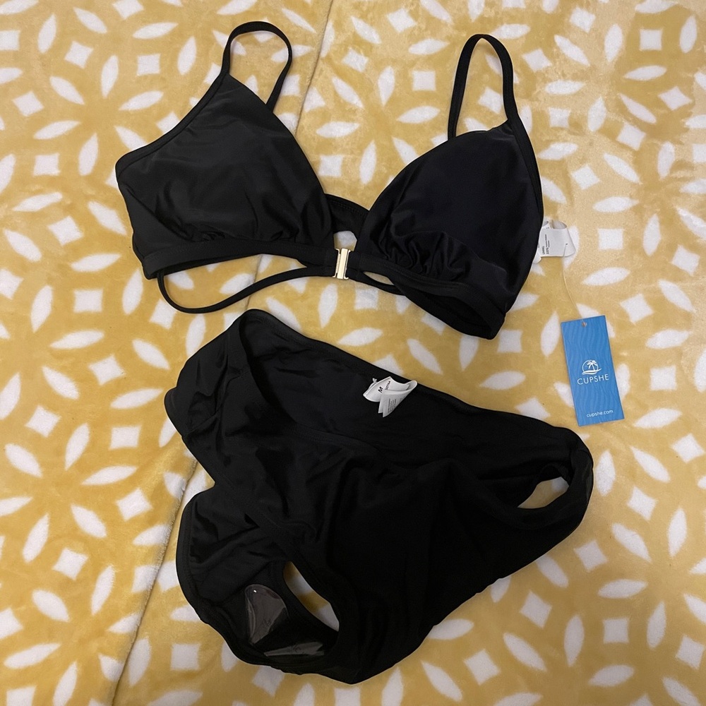 Black bikini